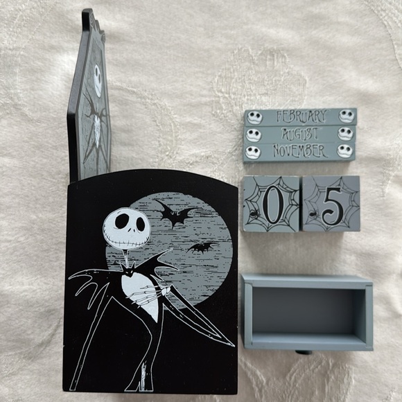 Nightmare Before Christmas Perpetual wood block calendar - Picture 3 of 8